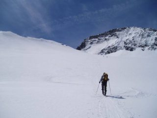 Gli ultimi metri prima della cima con vista sulla p. arnas