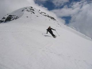 discesa dalla vetta sul versante sud della cresta