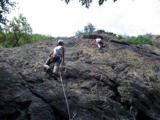 Irina da prima mentre tiene d'occhio la vipera!