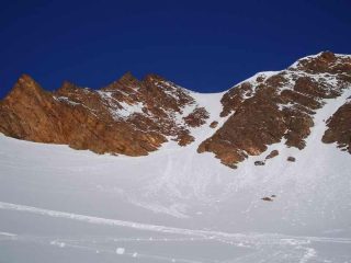 IL canale che conduce  fino alla bocchetta o detta Passo del Gemsland 3161m