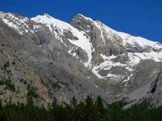 una splendida visuale sul versante Ovest del Pic de la Font Sancte m. 3385 dal Refuge de Basse Rua (21-6-2008) 
