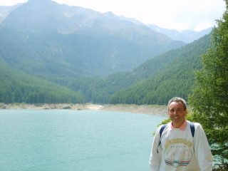 Sulla sponda orientale del lago