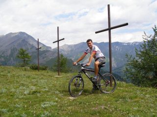 In cima al Poggio Tre Croci