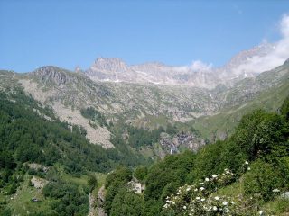 Il Vallone del Roc, con in alto la Cima di Courmaon
