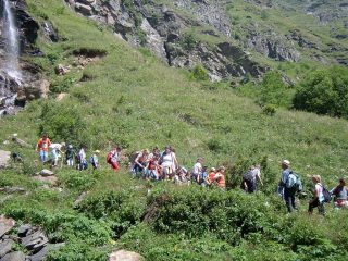 La comitiva è giunta alla cascata