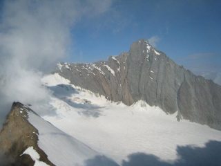 Punta Nera e Grivola viste dalla cima della Rossa