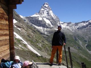 Al rifugio Bobba, Cervino sullo sfondo.