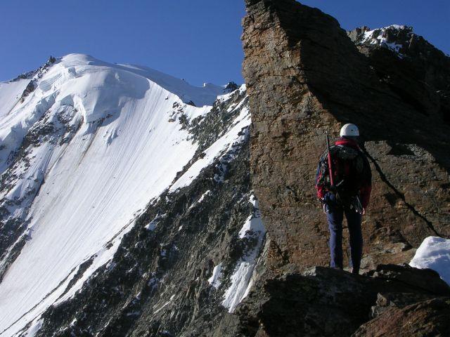 in cresta verso la vetta