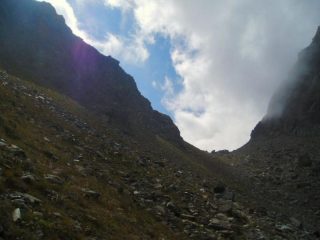 Il colle Paschiet visto in un attimo di schiarita.