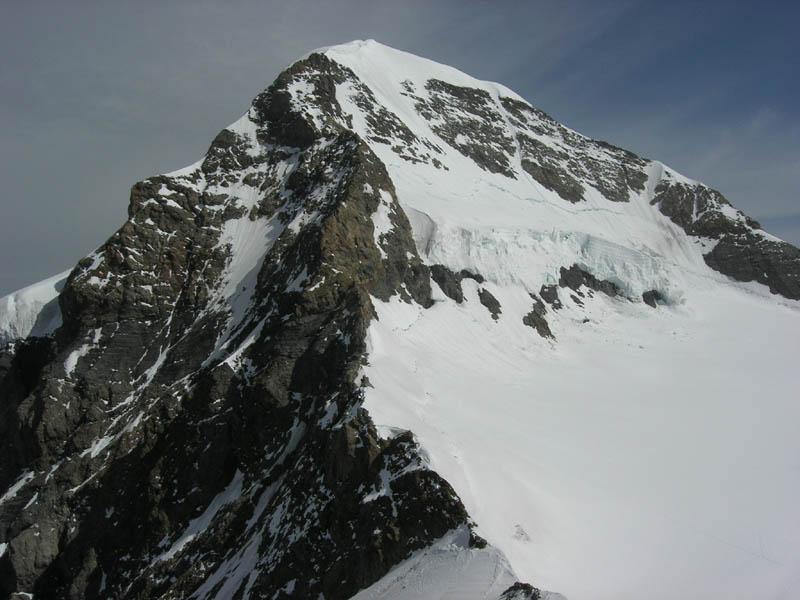 ..il Monch con via di salita a sn. e normale a ds..foto m.conti