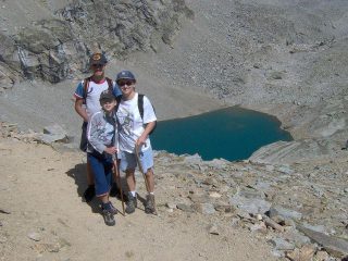 Lago lillet con famiglia visto dal colle tella terra