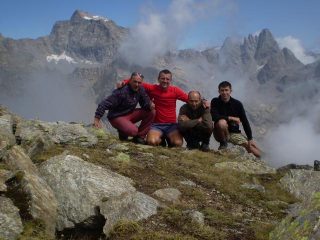 EE e sullo sfondo la becca di gay ed i becchi della tribolazione