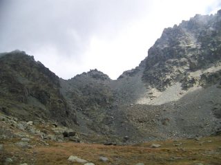 il passo e a destra la cima delle Lobbie