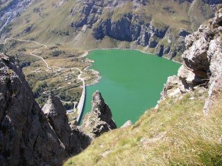 Lago di Cignana dal sentiero che porta alla cima.