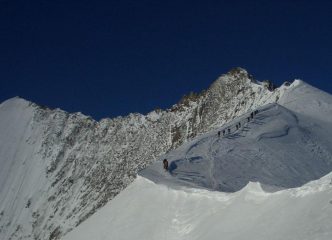 la cresta che porta alla vetta