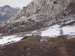 Il Rifugio Lecco in versione primaverile