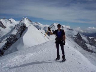 In salita con picca e ramponi scocciati sul telaio