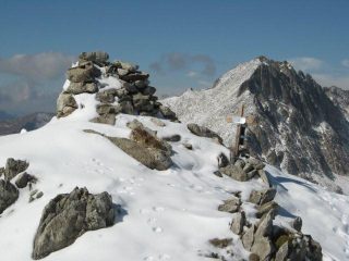 La piccola croce della cima