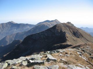 In primo piano, la Punta dell'Aggia, vista dalla cresta di salita alla Rossa
