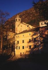 Il paese di Campello Monti al mattino