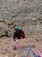 andrea nella parte centrale della via