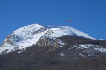 Il canale Vena Rossa visto dalla Val Leona