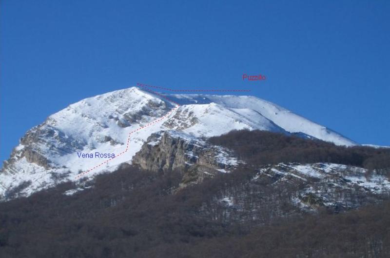 Il canale Vena Rossa visto dalla Val Leona