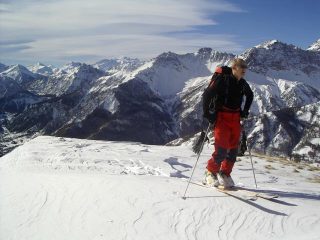 Luca in arrivo in punta, sulla cresta spazzata dal vento