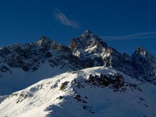 Da sx il Viso Mozzo, il Monviso e il Visolotto, sotto la vetta