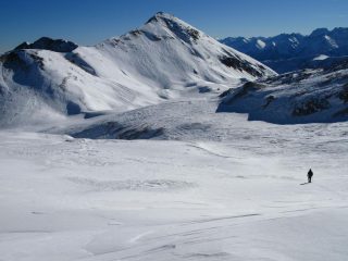 Punta Parvo osservata dalla spalla di quota m. 2488 della Cima Fauniera (8-12-2007)