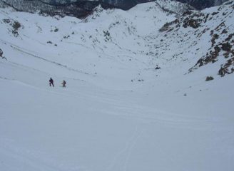 il primo tratto di discesa del colle prima di attraversare a sinistra