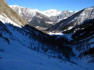 la parte del Vallone del Piz risalita, vista dai pressi della cascata (29-12-2007)