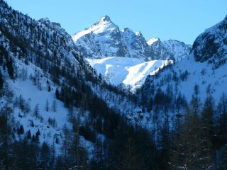 Rocca Rossa e Monte Tenibres osservati dal Pian della Regina (29-12-2007)
