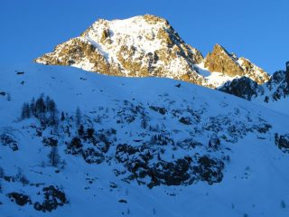 il primo sole illumina il Becco Alto del Piz (30-12-2007)