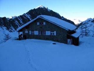 ultime luci del sole al Rifugio Zanotti (29-12-2007)