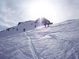 Sotto la vetta prime discese e ancora salite