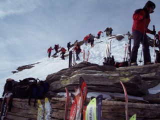 affollamento verso la vetta
