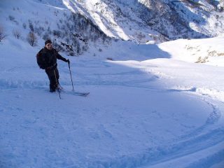 discesa in farina con qualche crosta da vento