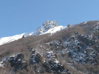Zommata sulla cima dello Zeda dal bivacco.