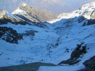 I pendii sottostanti il Col Vailet (2565m) ed il pianoro dell' Alpe la Moja.