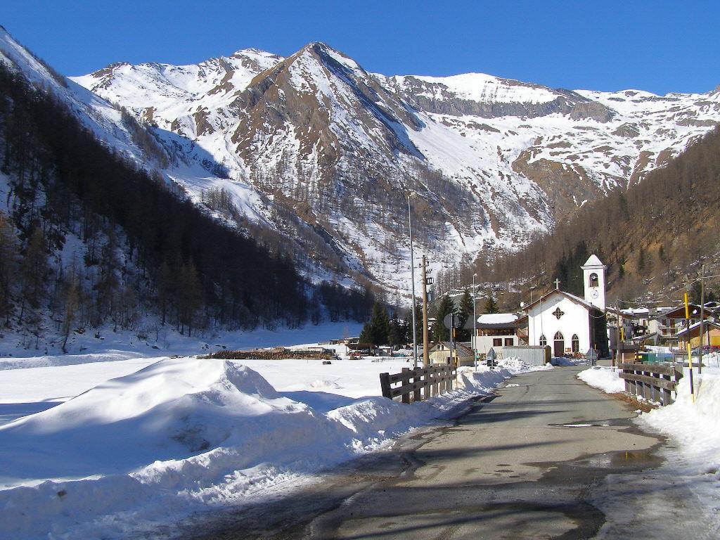 Piamprato, dominato dalla Rosa dei Banchi