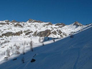 il traverso prima di imboccare il canale, a destra la punta Tre Vescovi