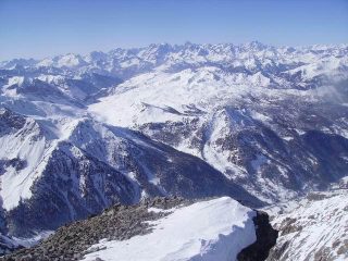 Al centro il Col Chabod con a dx la Fournier