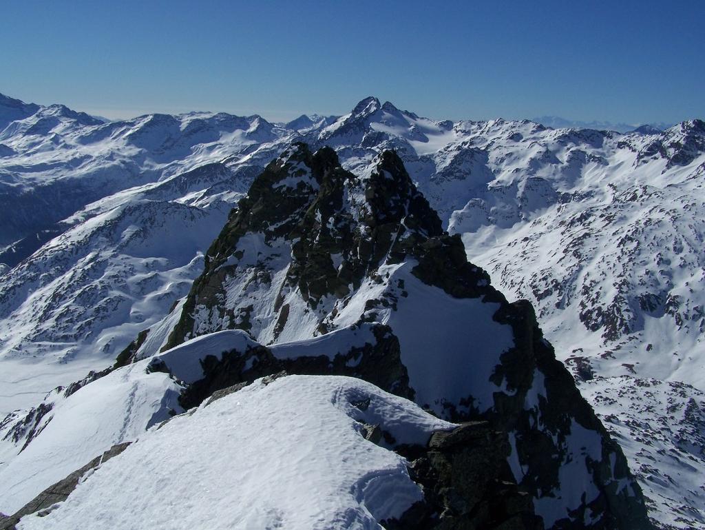 Vetta con Pizzo Ferrè sullo sfondo