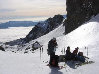 Salendo sotto il lago sopra un mare di nuvole