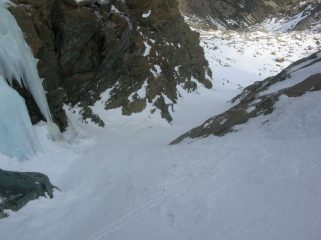Canalino superiore in discesa.