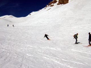 su un  pendio intermedio