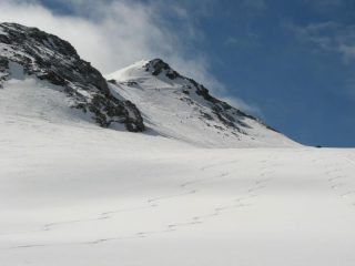 sullo sfondo la punta primo piano le nostre firme