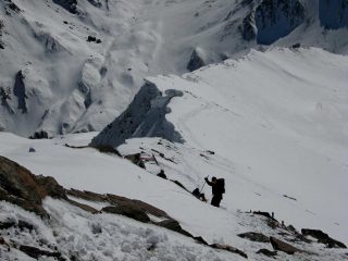 Le cornici della cresta sud, dalla  vetta