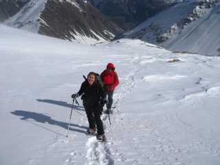 Maria Carla e Roberto in salita nel Vallone di Schiantalà (16-3-2008)